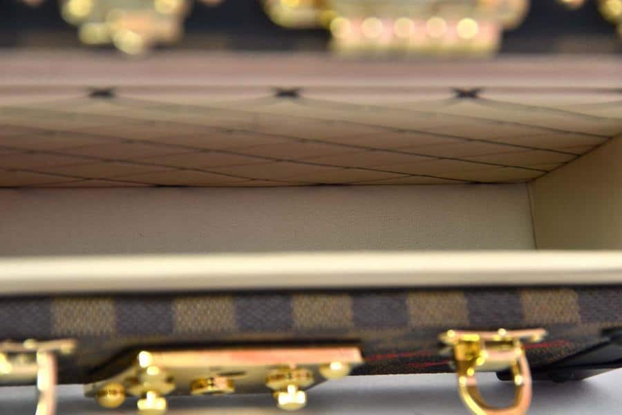 Túi xách Petite Malle Louis Vuitton chứa đựng những điều ít ai biết